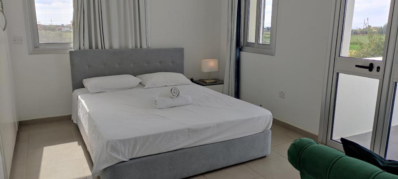 Kiti Village Villa, Cyprus, Salt-Water Pool, 6 Bedrooms, Larnaca Buitenkant foto