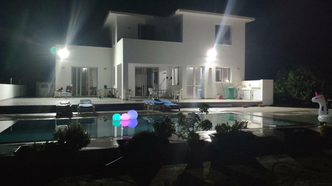 Kiti Village Villa, Cyprus, Salt-Water Pool, 6 Bedrooms, Larnaca Buitenkant foto